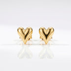 polished yellow gold heart-shaped stud earrings