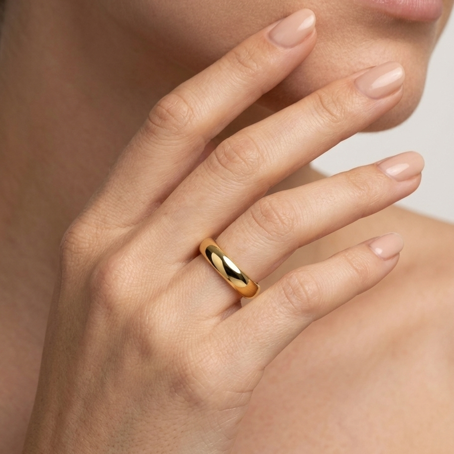 Gold ring on a women's finger