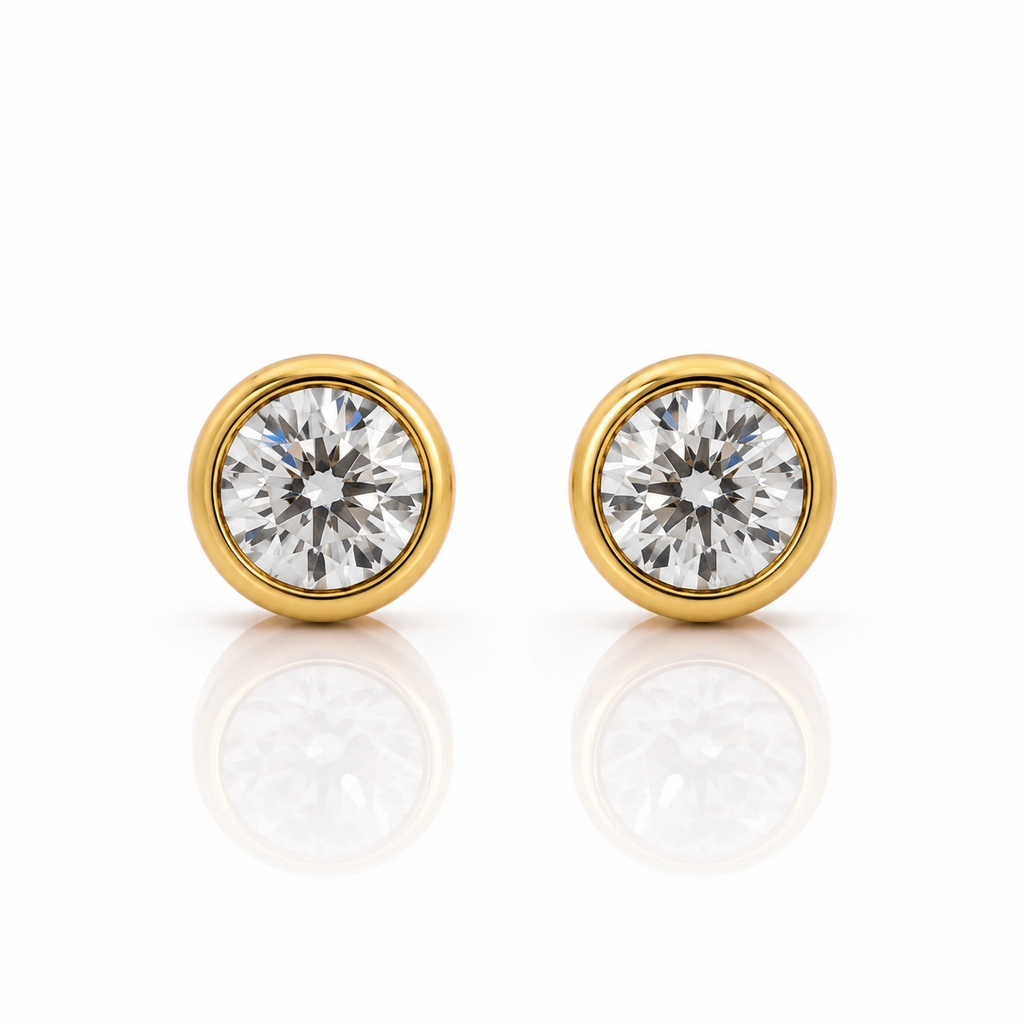 Gold earrings with clear diamond