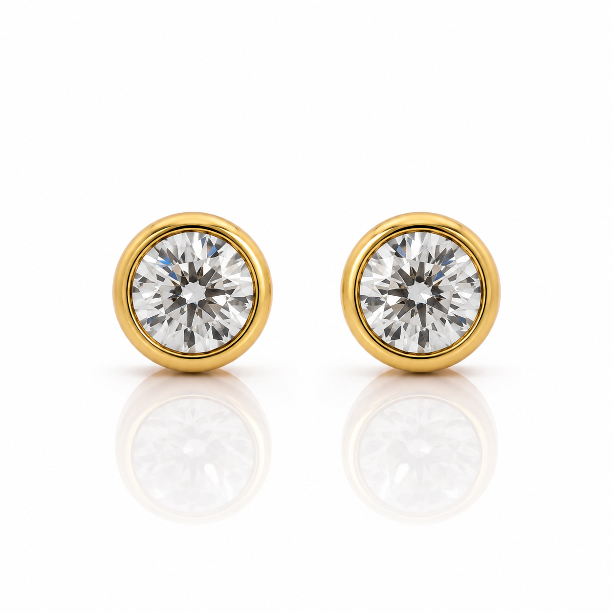 Gold earrings with clear diamond