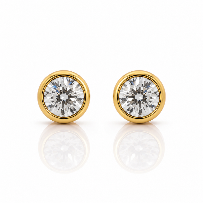 Gold earrings with clear diamond